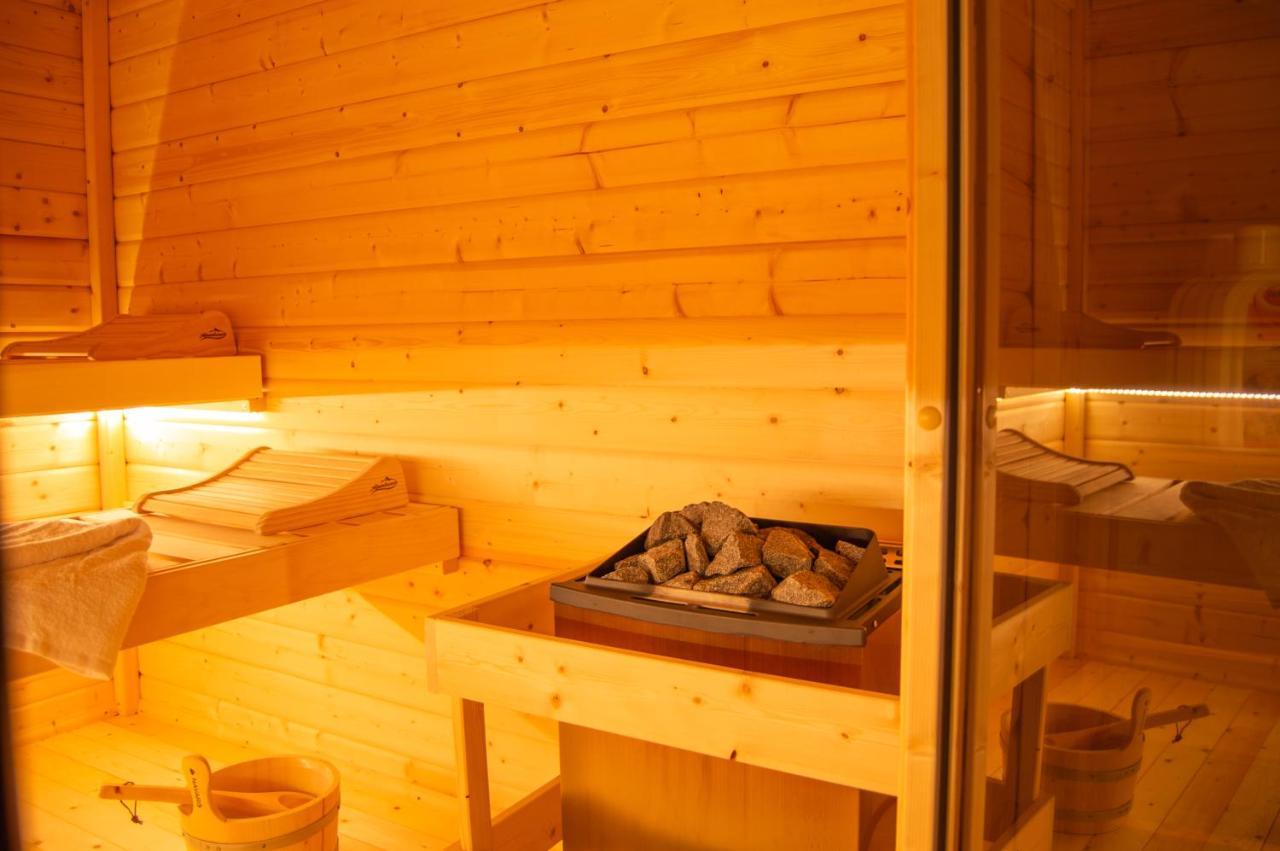 Wellness Mitten In Der Wasserfallstadt Triberg Triberg im Schwarzwald Exterior foto