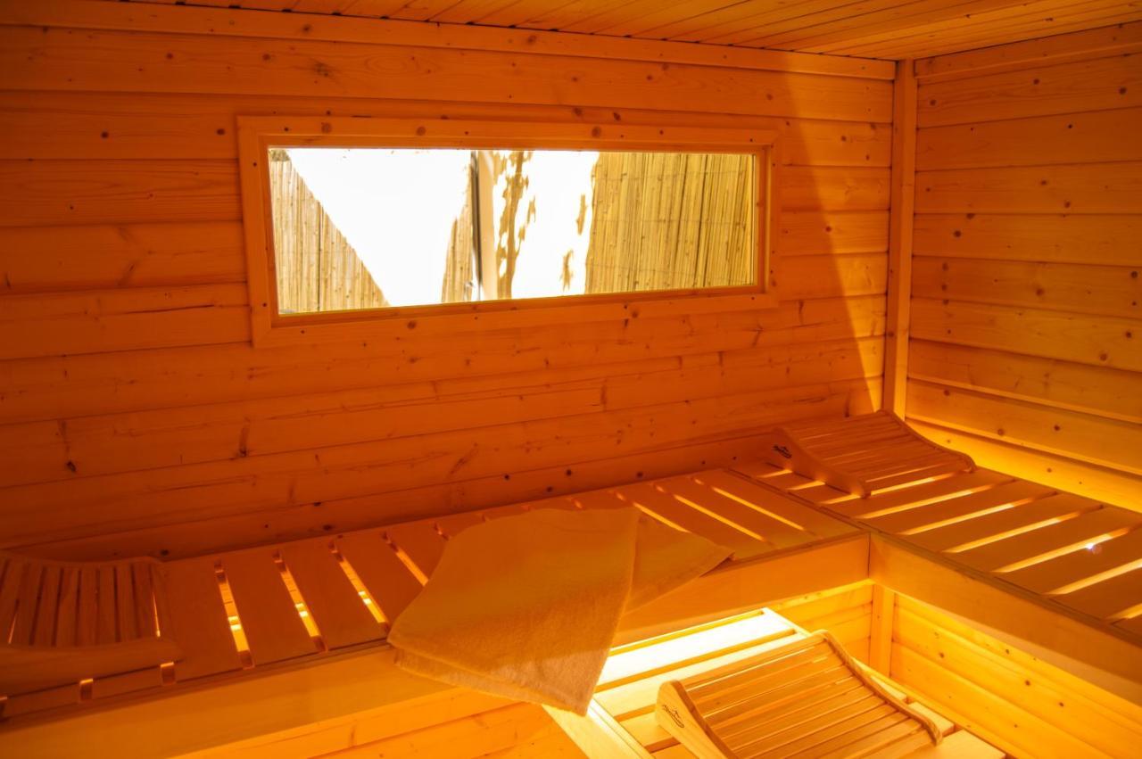 Wellness Mitten In Der Wasserfallstadt Triberg Triberg im Schwarzwald Exterior foto