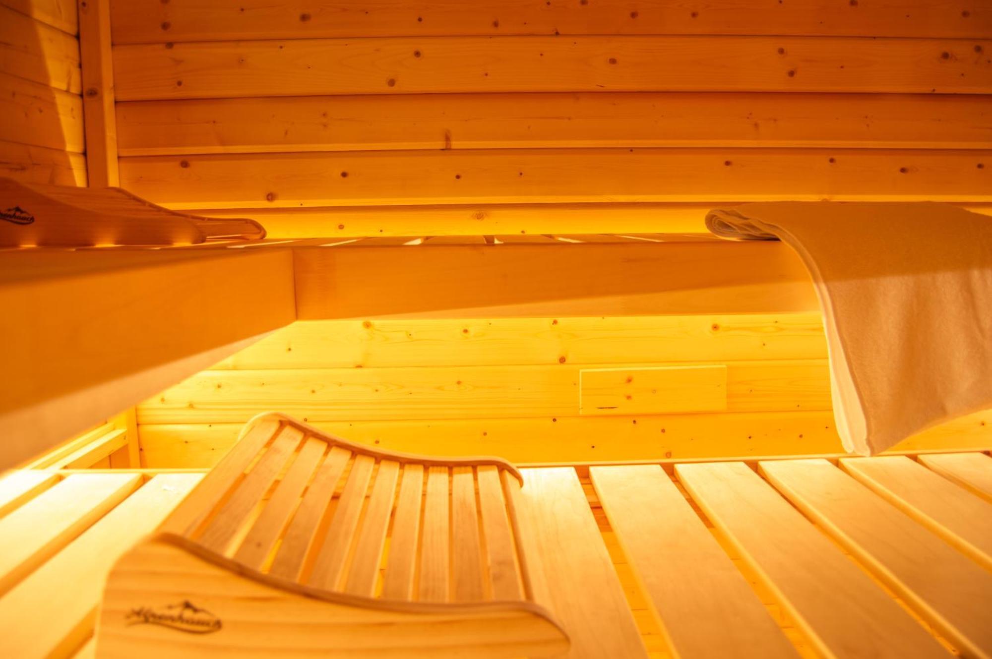Wellness Mitten In Der Wasserfallstadt Triberg Triberg im Schwarzwald Exterior foto